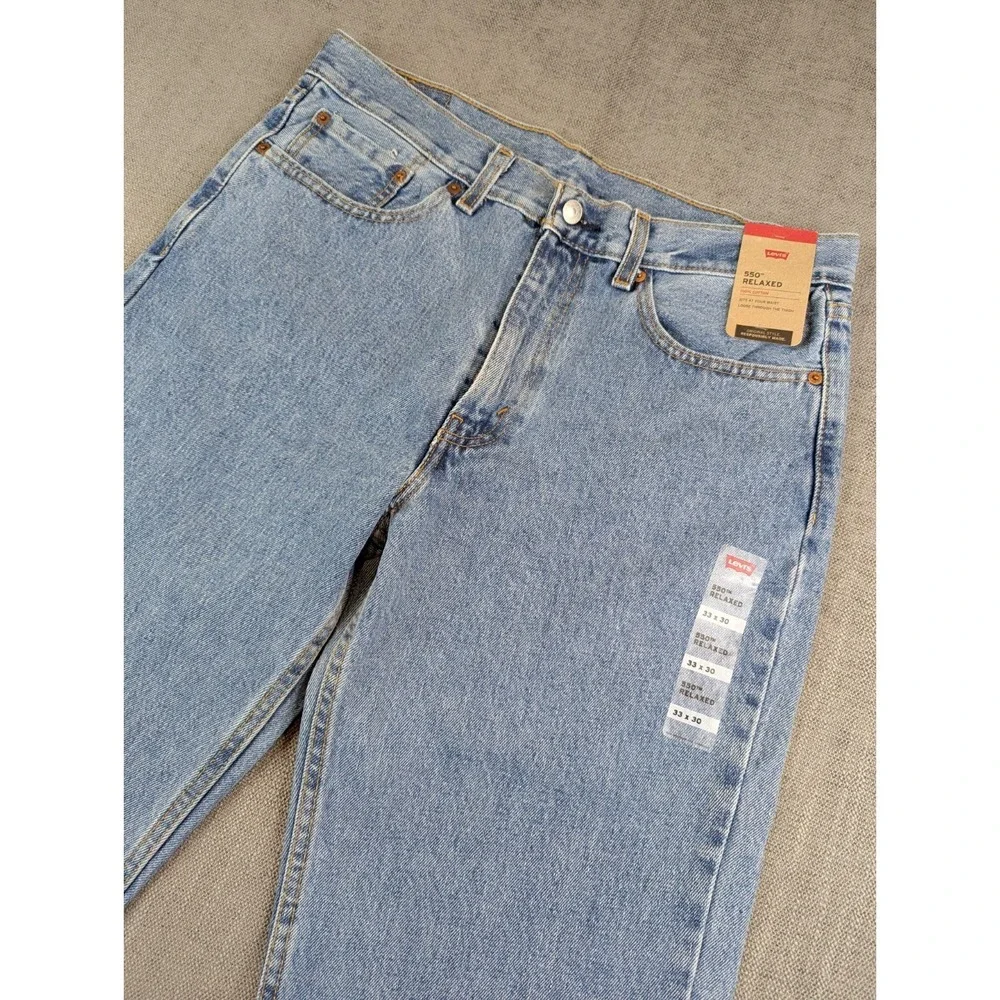 NWT Levis Jeans Mens 33x30 Light Blue 550 Relaxed Straight Denim Pants Casual - Picture 1 of 12